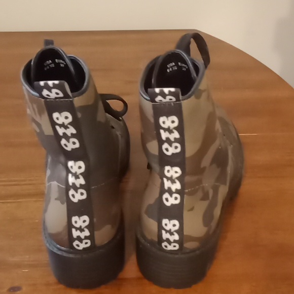 Kylie and Kendall Jenner Camo ankle boots - Picture 2 of 2